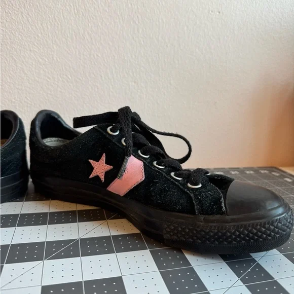 Converse Re-Issue Low Top Sneakers Black Pink Chevron Suede Women’s Size 8 - Picture 6 of 16